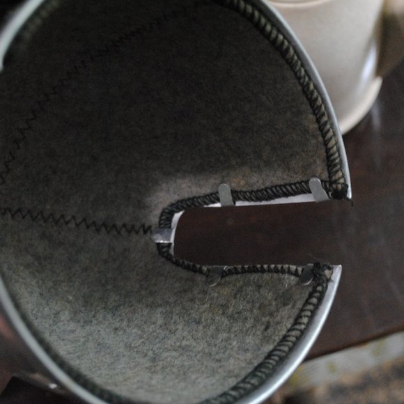 Vintage Porcelain Teapot with Felt Lined Aluminum Warmer - Picture 16 of 16